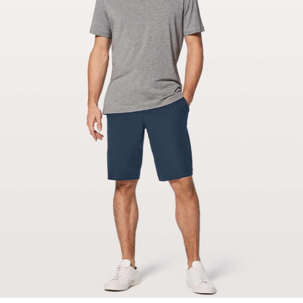 Lululemon Commission Short Relaxed *Warpstreme 11"
True Navy Size 34